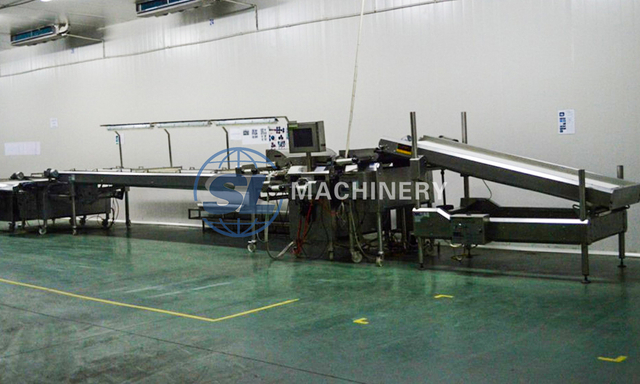 Automatic vegetable and fruit processing line with conveyor system